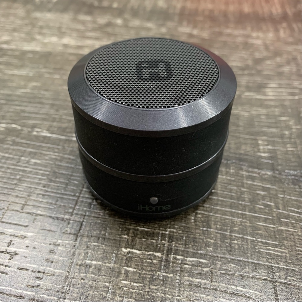 iHome Bluetooth speaker - Picture 1 of 6